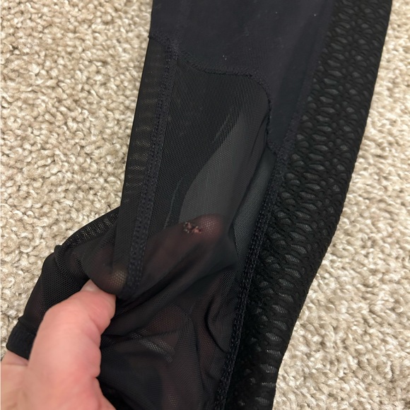 Athleta Black Capri Leggings Stash Pocket Textured Side Mesh Size Small - Picture 3 of 10